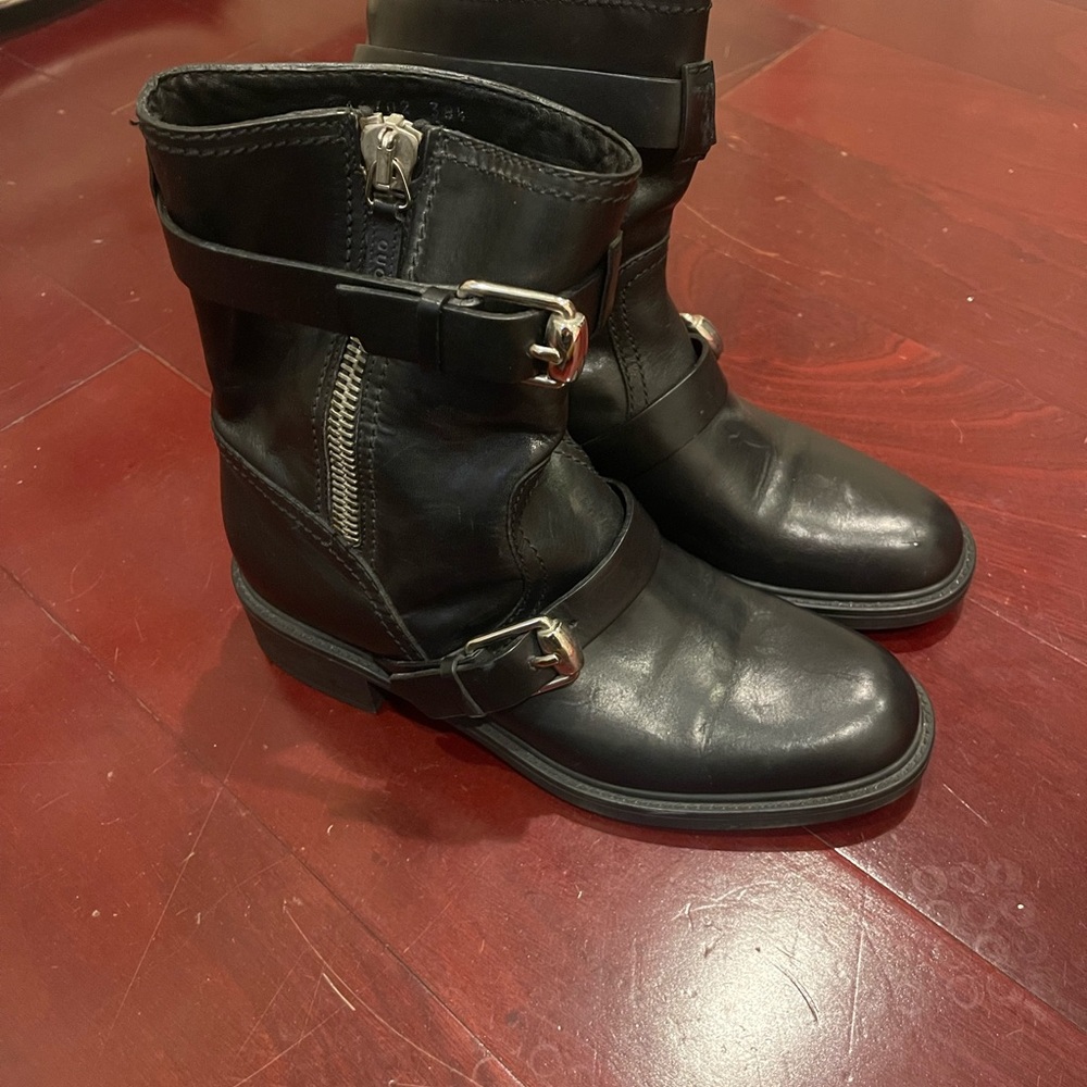 Gucci Black Leather Moto Boots with Buckle and Side Zip